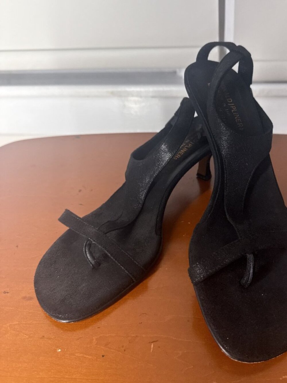 Donald J Pliner Black Leather Sandals Low 2-1/4" Kitten Heel SZ 9.5 $219 Viana